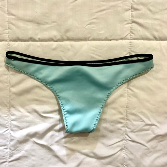 Victoria's Secret flirt bandeau bikini - Picture 6 of 8